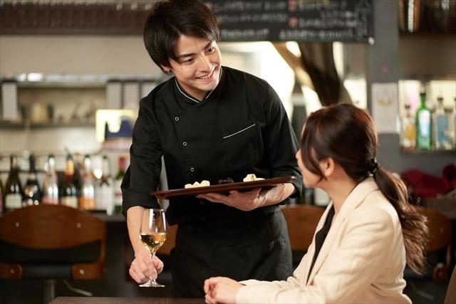 ホテル　ホールサービス/洋食レストラン又は和食レストラン